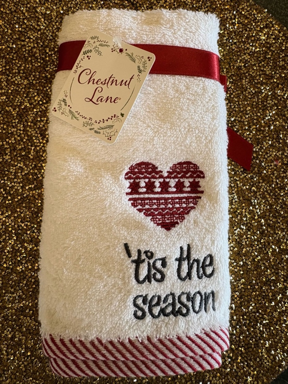 Holiday 'Tis the Season NWT Embroidered White Set of 2 Hand Towel/ Red Accent - Picture 4 of 6